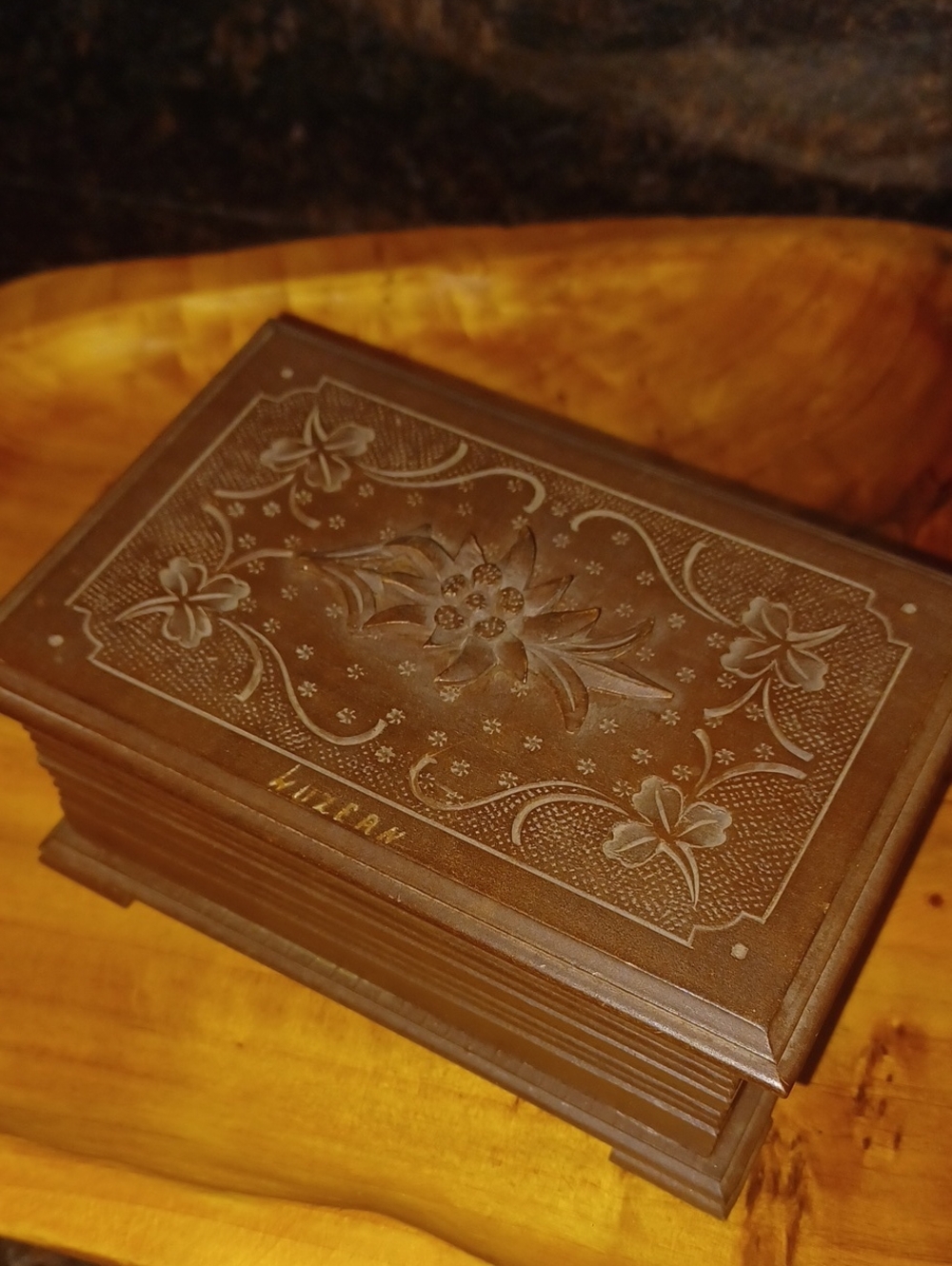 VTG Swiss Hand Carved Wood Edelweiss Trinket Box Luzern Switzerland 5"x3.5"